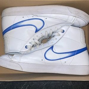 WORN WOMENS NIKE BLAZER MID 77 WHITE AND BLUE.